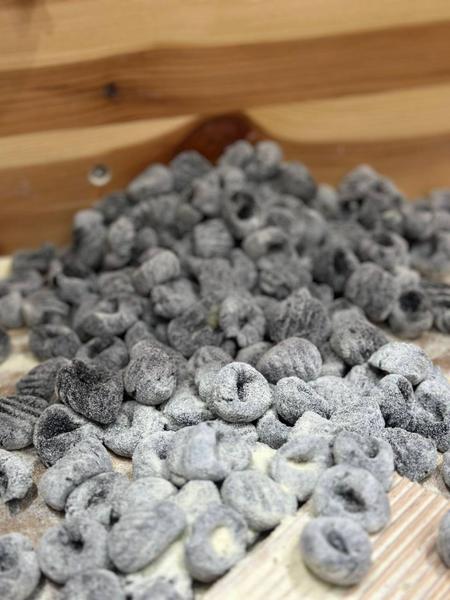 Gnocchi negri cu cartofi